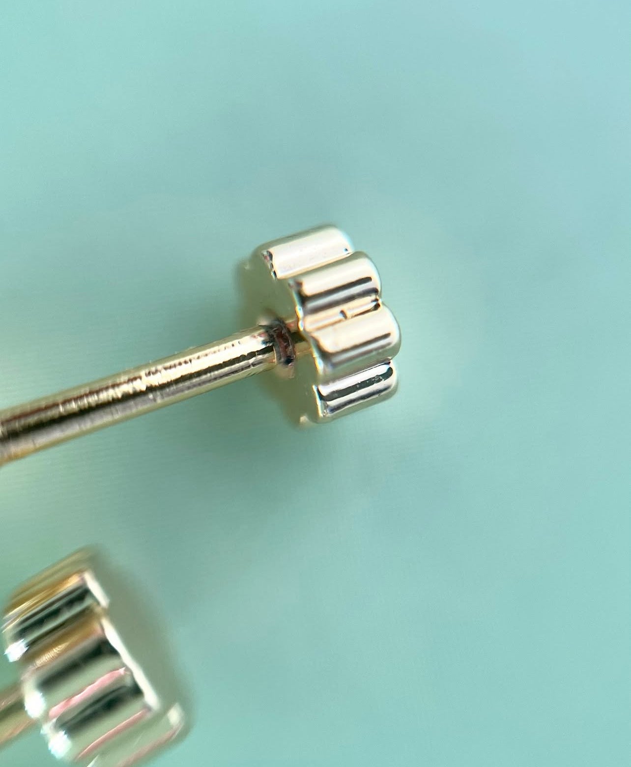 Cadena corona dorado (con cierre “flatback”)