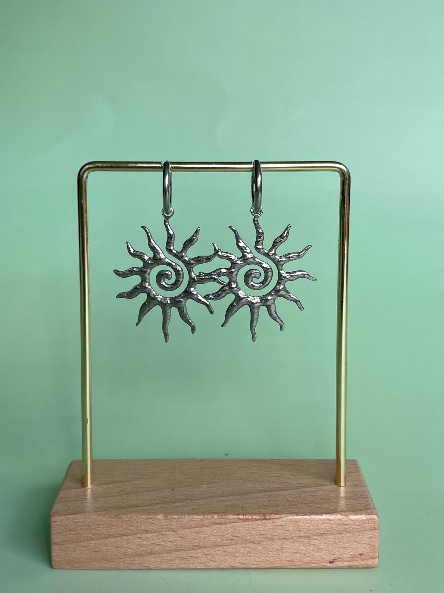 Par de pendientes “Sol” plateado