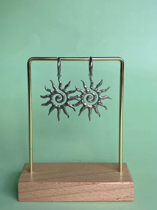 Par de pendientes “Sol” plateado