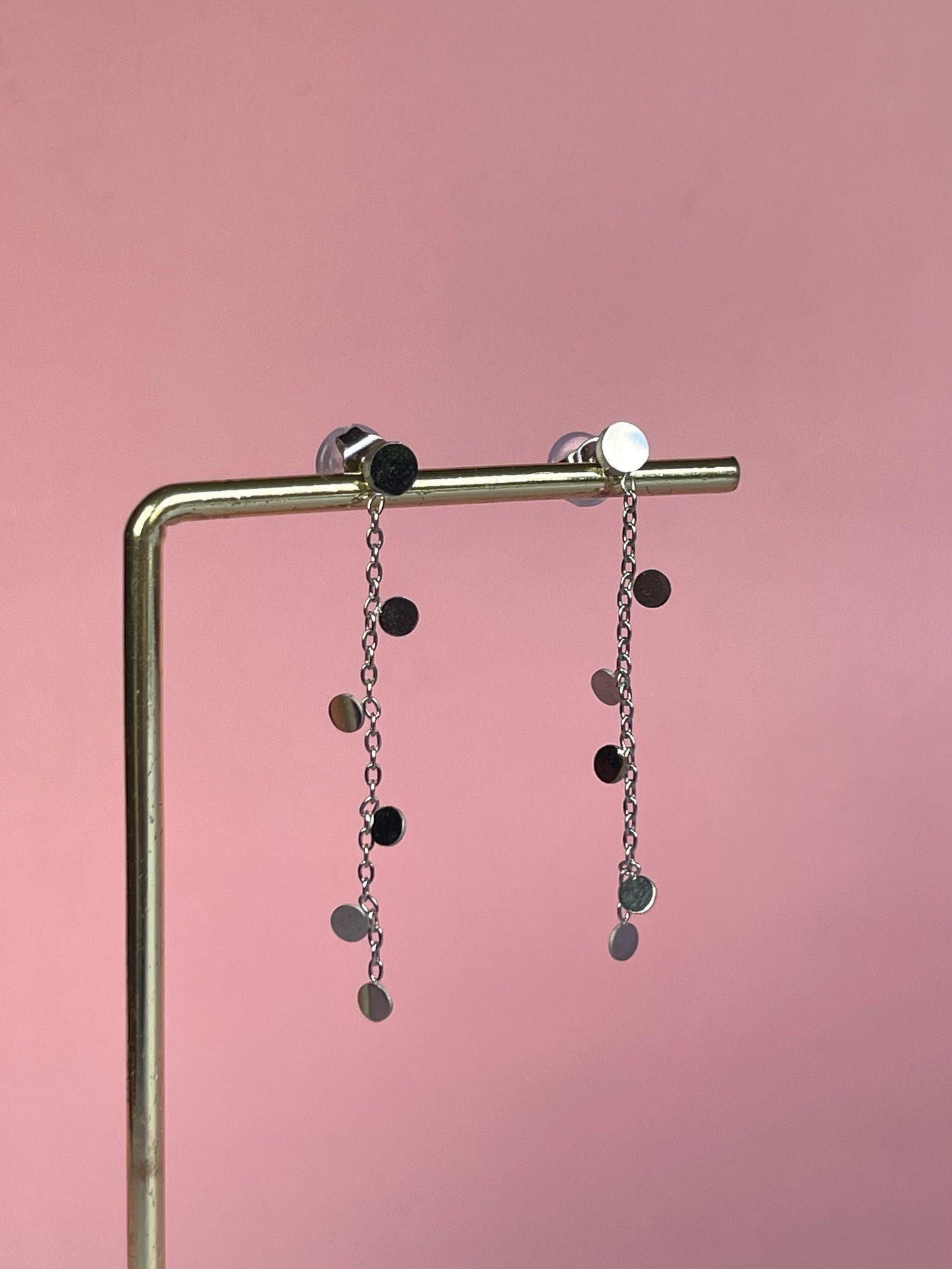 Par de pendientes “Dainty” plateados