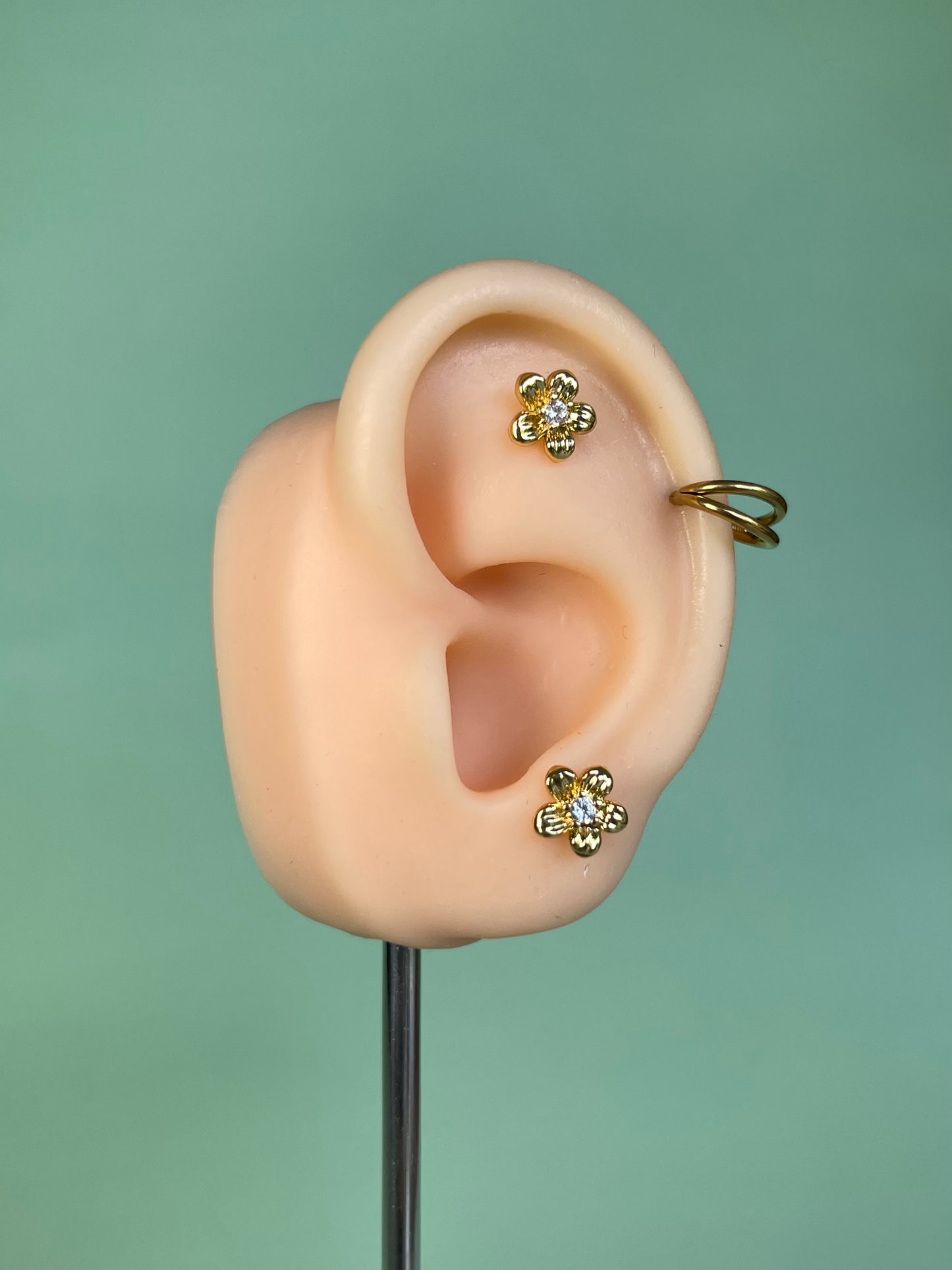 Pendiente/piercing “Daisy” dorado