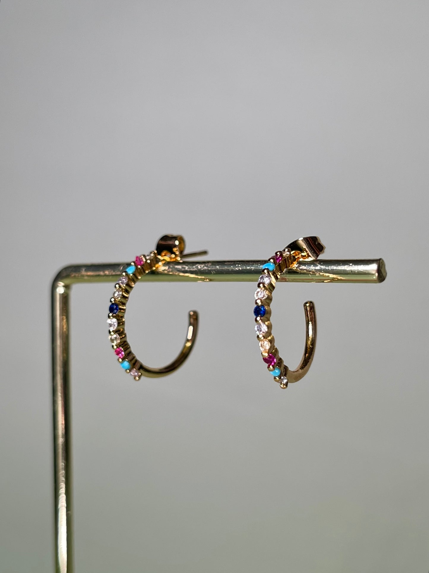 Par de aros colorines dorado