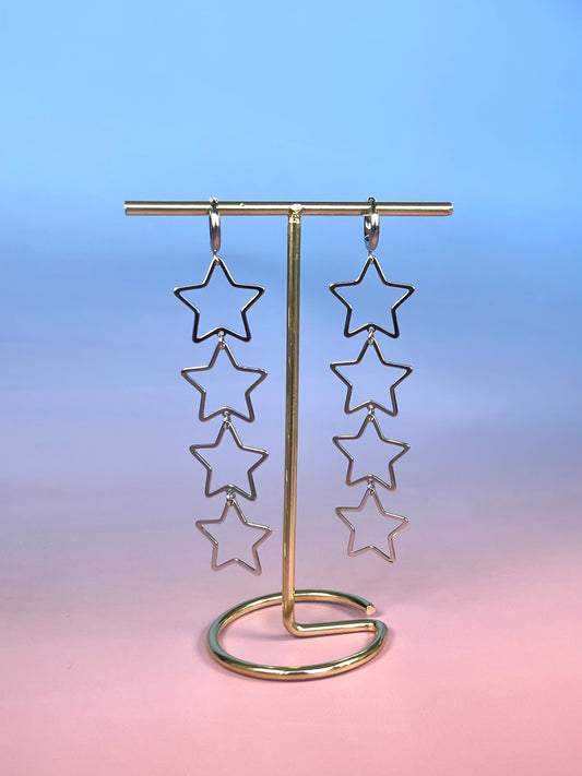 Par de pendientes estrellas plateados