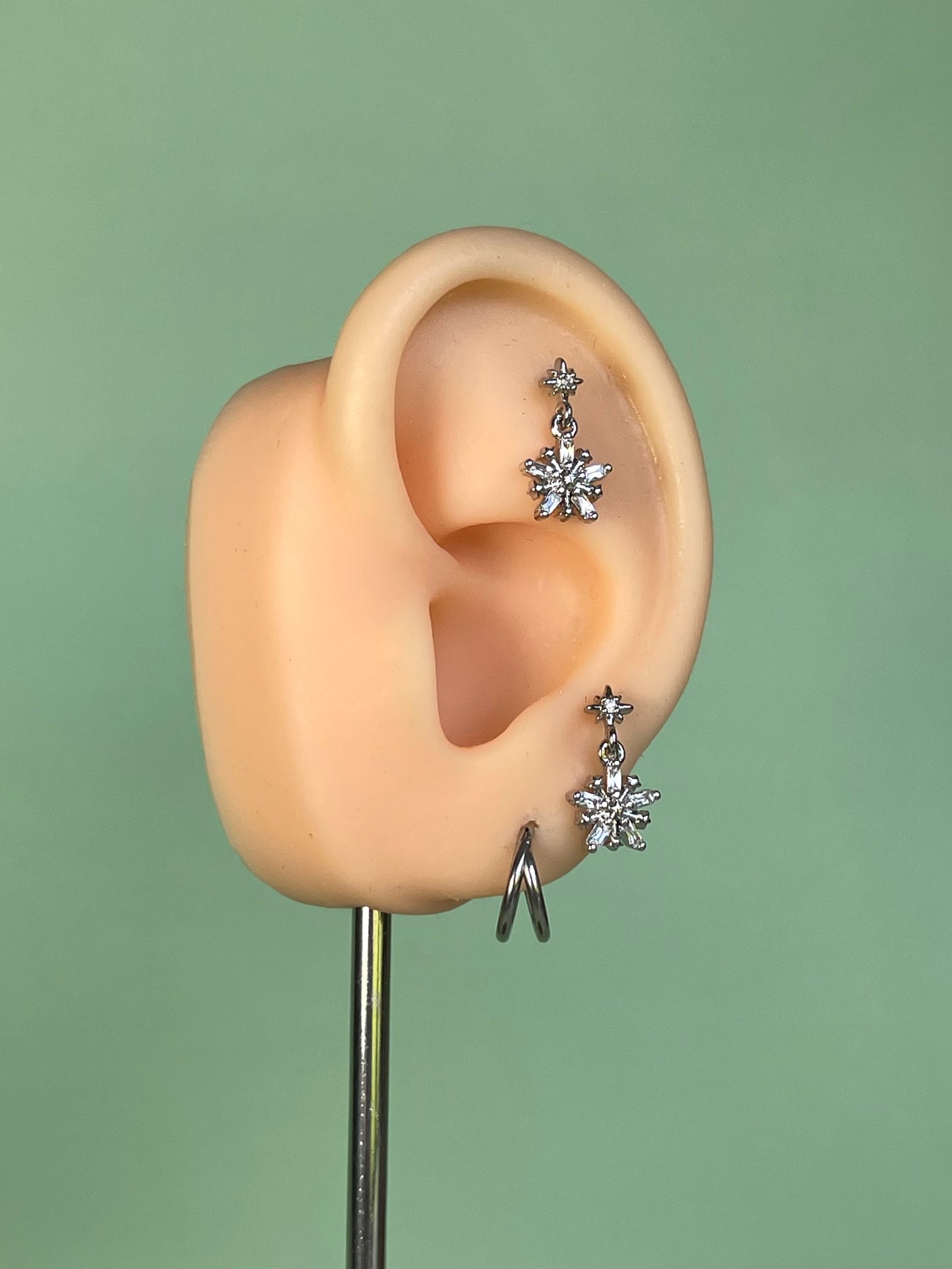 Pendiente/piercing “Flora” plateado